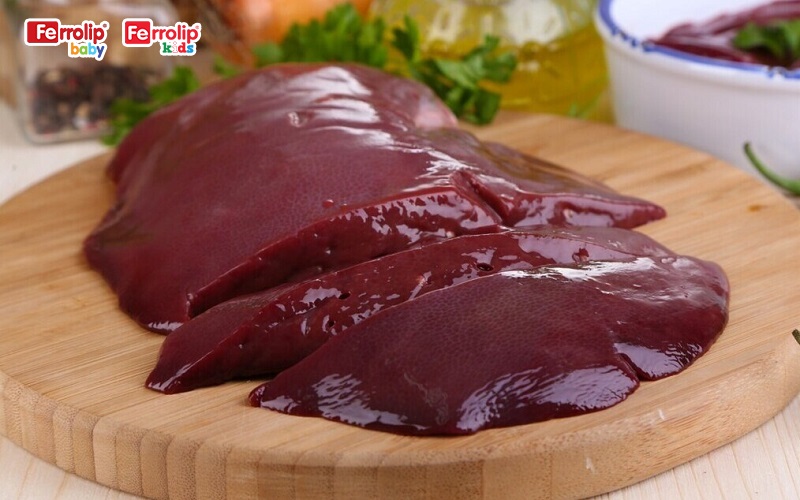 Gan động vật chứa rất nhiều sắt hem nhưng không nên cho bé ăn nhiều