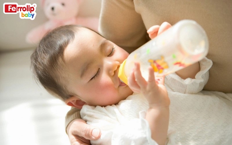 Mẹ có thể bổ sung sắt cho bé qua sữa công thức