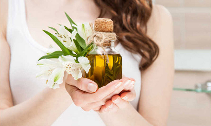 Dầu oliu giúp móng tay khỏe hơn
