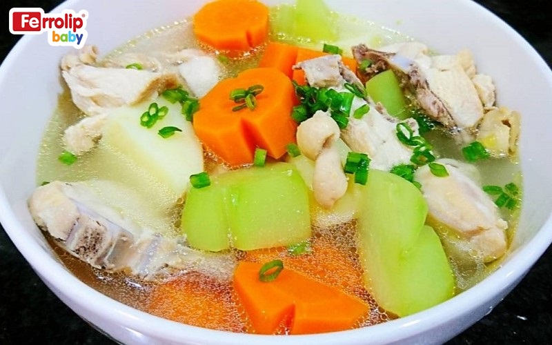 Thịt gà hầm củ quả mềm và bổ dưỡng