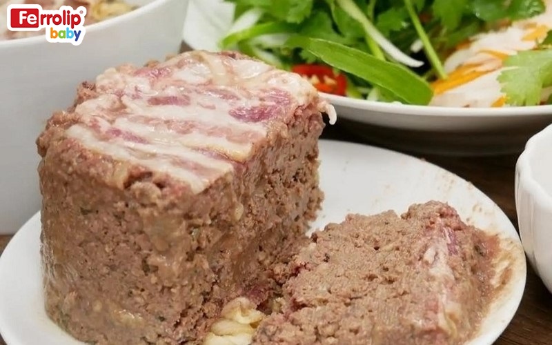 Pate gan heo mềm mịn, rất thích hợp cho bé giai đoạn đầu ăn dặm