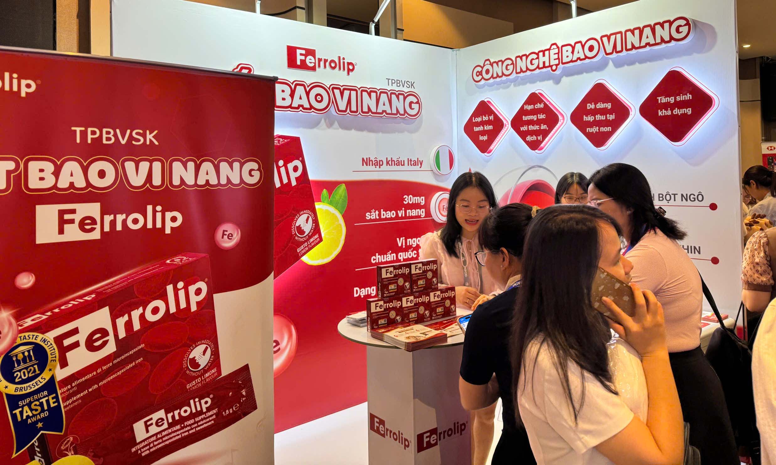 Hoạt động trao đổi chuyên môn tại gian Ferrolip